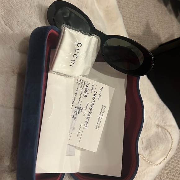 Gucci sunglasses GG0517S in great condition comes with case and authenticity. - Picture 9 of 9